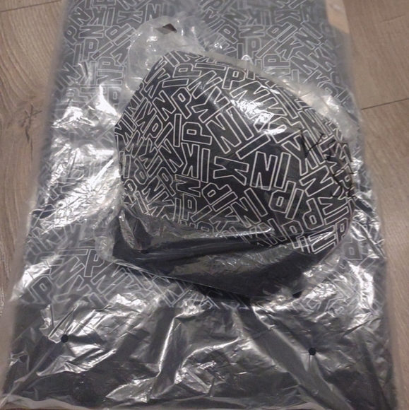 Victoria secret -3Pc Black & White Logo Set "Tote, Bra-36D, & Thong-Large - Picture 2 of 6